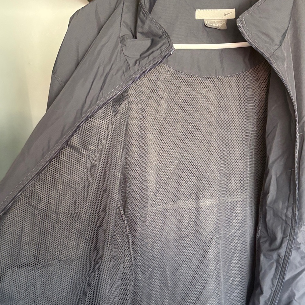 Nike Men's Gray Windbreaker with White Stripes - Picture 4 of 5